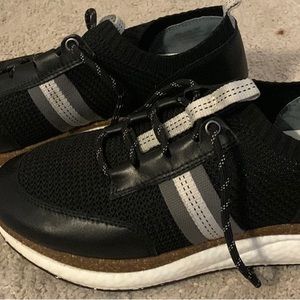 NEVER WORN!!  OTBT Speed tennis shoes.  Black size 8 1/2.